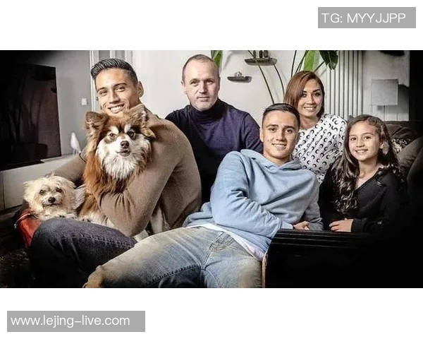 赖因德斯社媒庆祝照调侃节日增进球而非体重引发热议