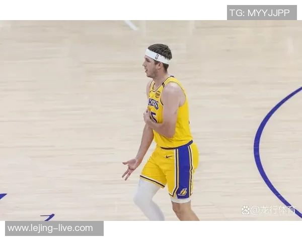 里夫斯点评东契奇扣篮表现称每次上篮都能轻松得分