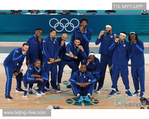 美媒分享库里一家六口温馨聚餐瞬间时光荏苒令人感慨不已